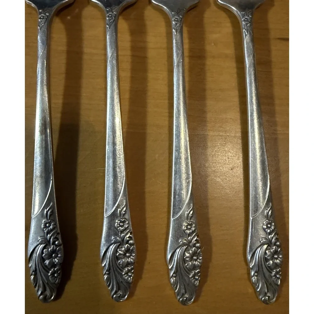Lot 4 Oneida Community Evening Star Silver plate Dinner Forks 7 5/8